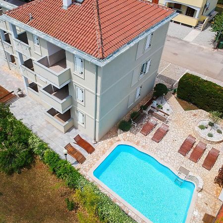 אומאג Apartments And Rooms Degra מראה חיצוני תמונה