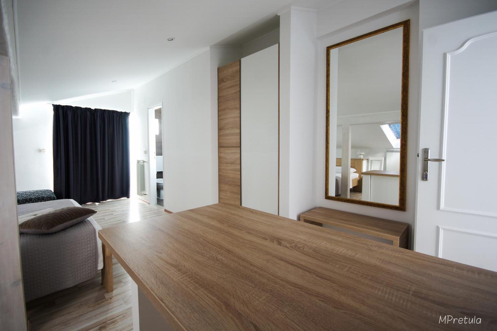 אומאג Apartments And Rooms Degra חדר תמונה