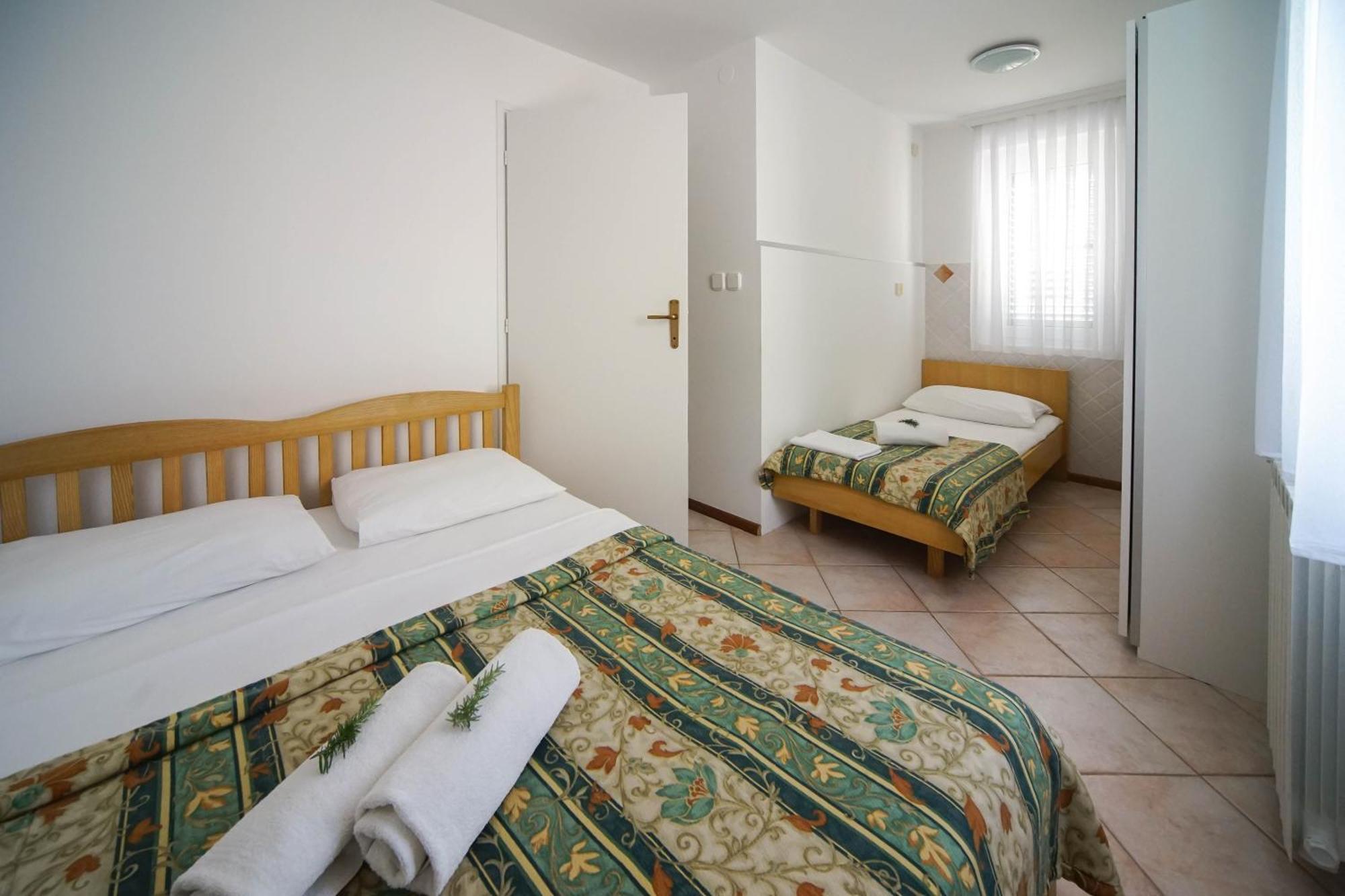 אומאג Apartments And Rooms Degra חדר תמונה