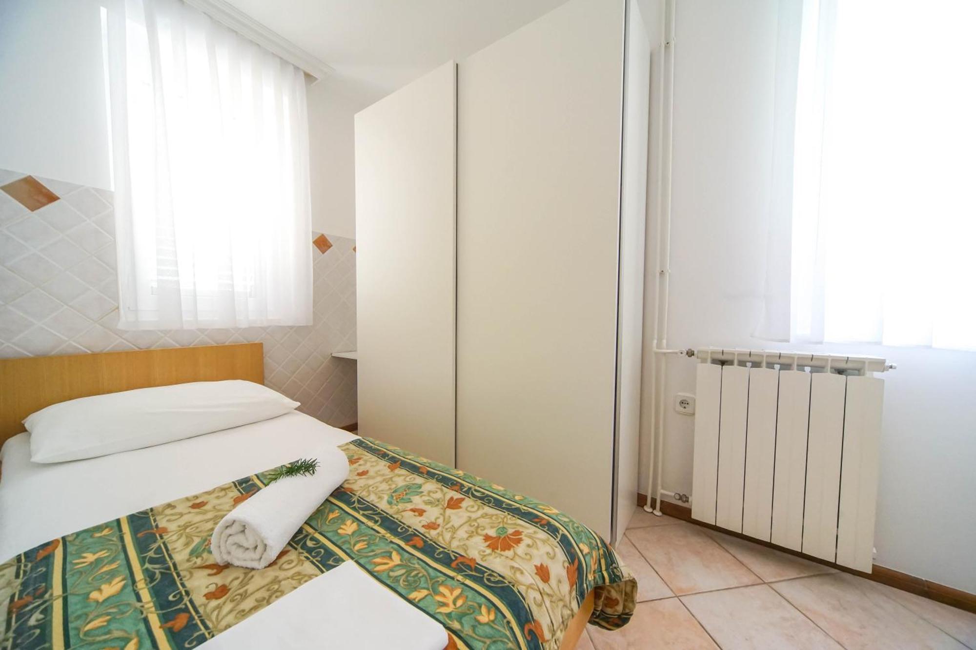 אומאג Apartments And Rooms Degra חדר תמונה