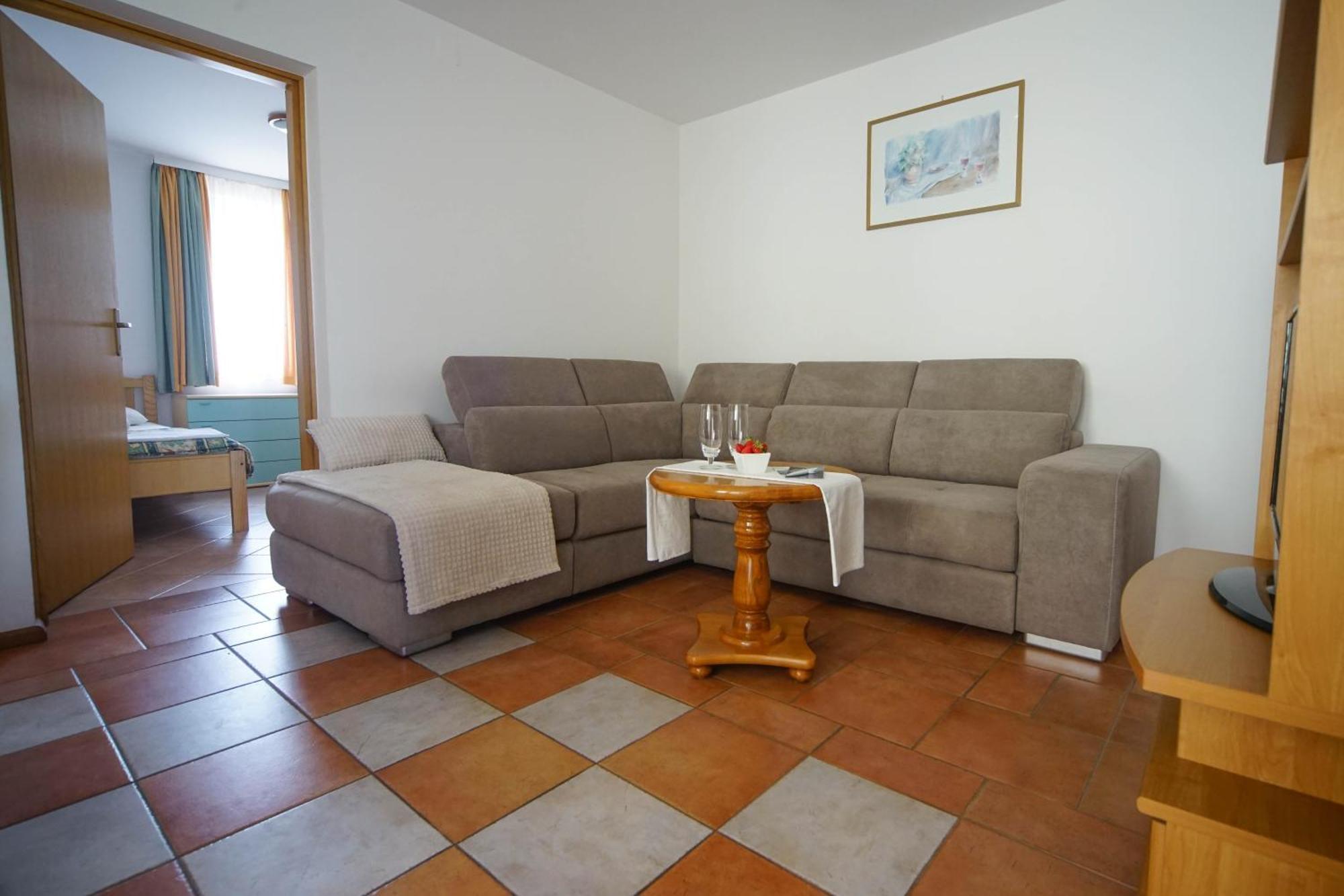אומאג Apartments And Rooms Degra חדר תמונה