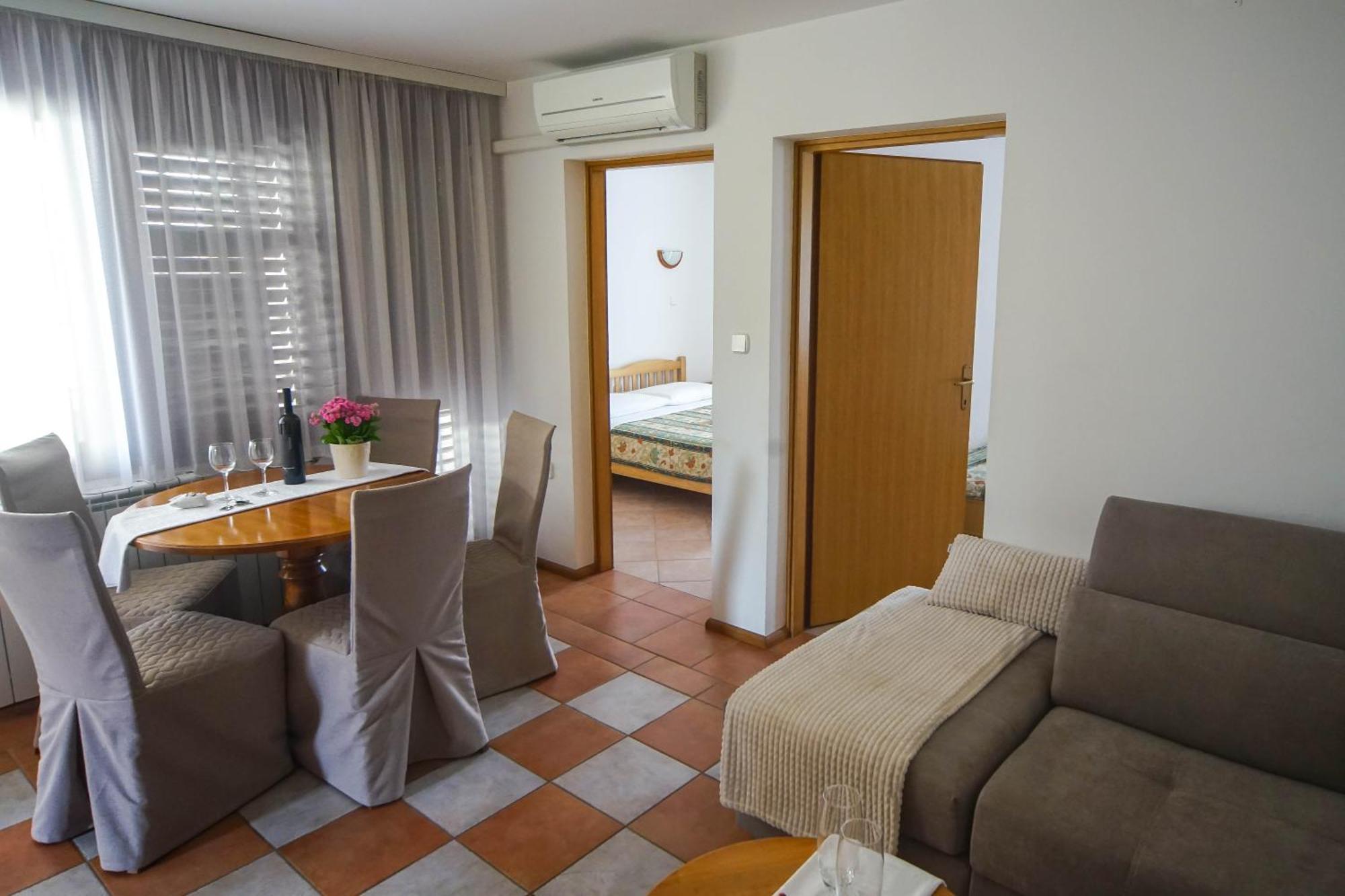אומאג Apartments And Rooms Degra חדר תמונה