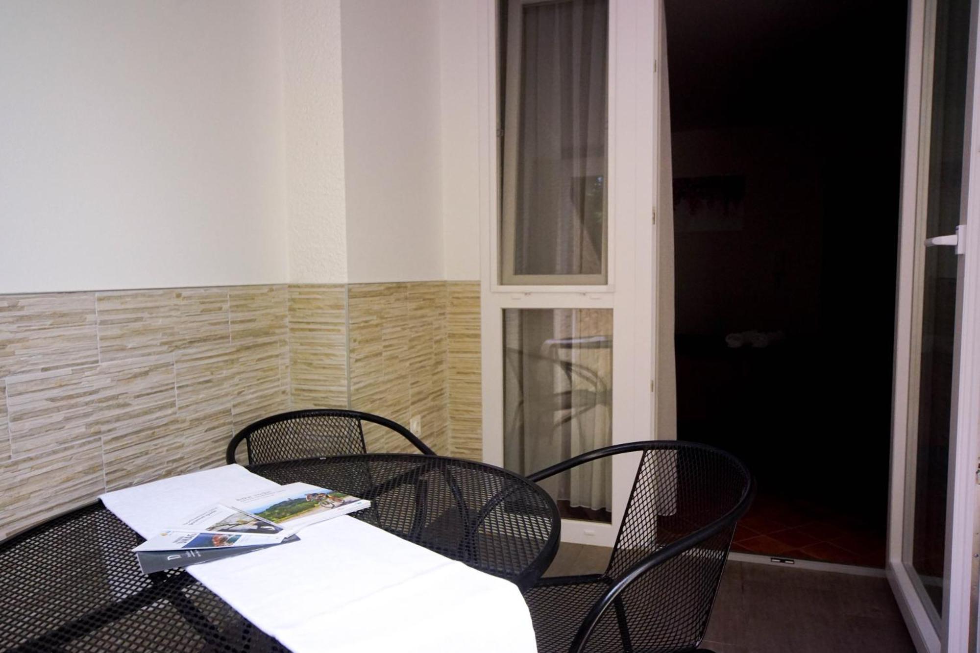 אומאג Apartments And Rooms Degra חדר תמונה