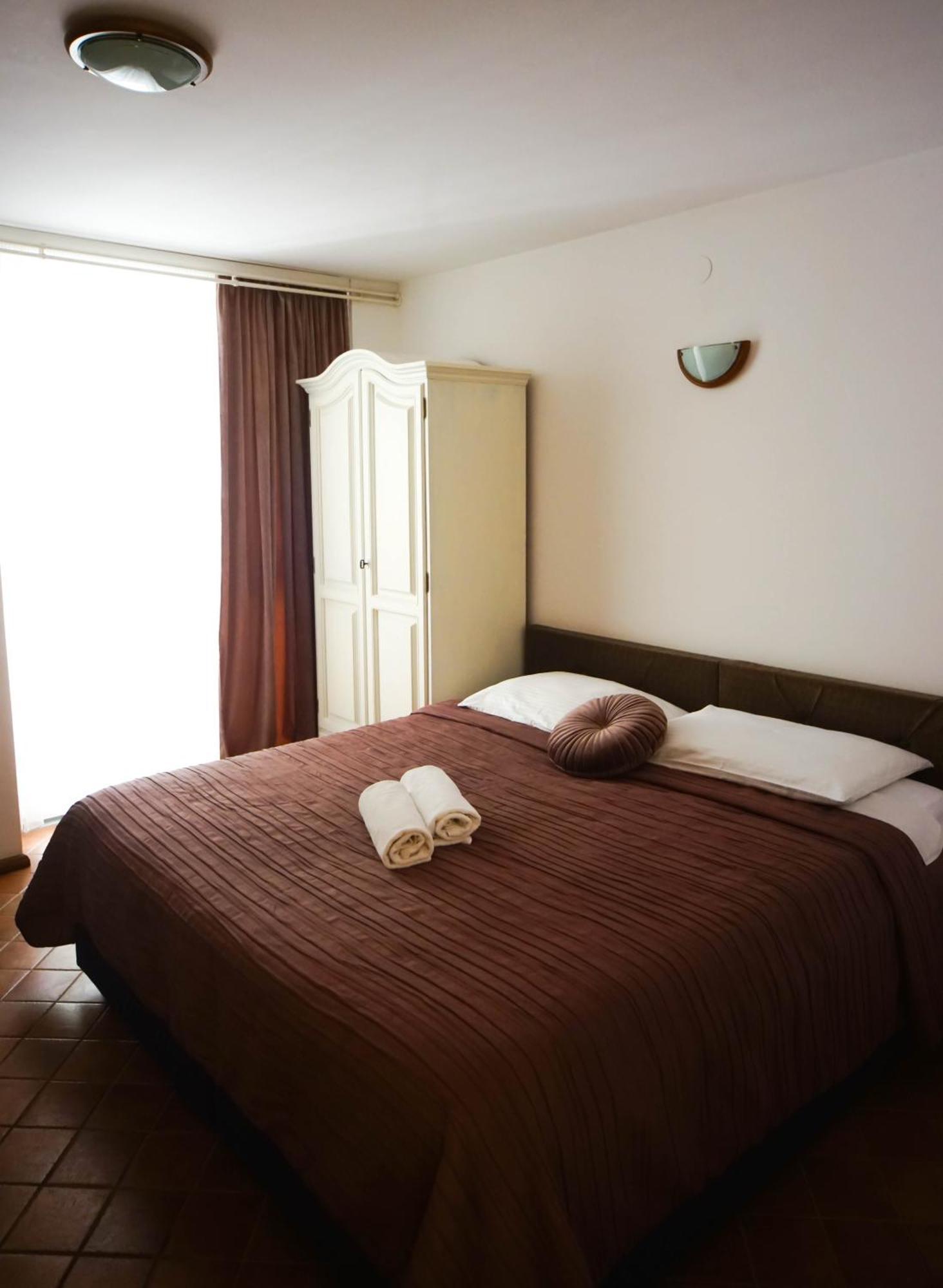 אומאג Apartments And Rooms Degra חדר תמונה
