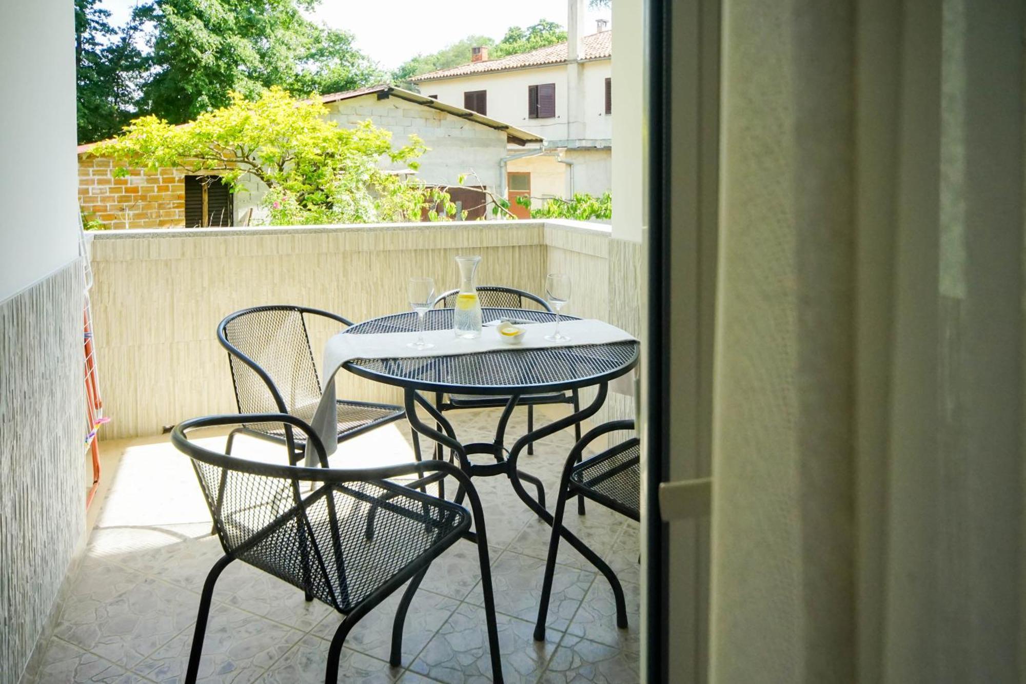 אומאג Apartments And Rooms Degra חדר תמונה