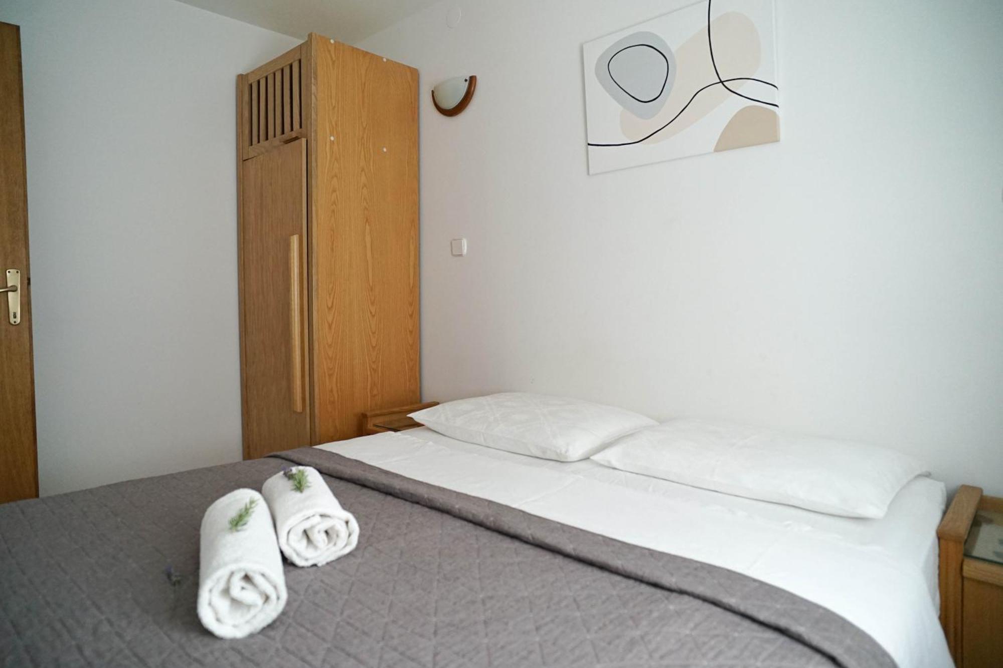 אומאג Apartments And Rooms Degra מראה חיצוני תמונה
