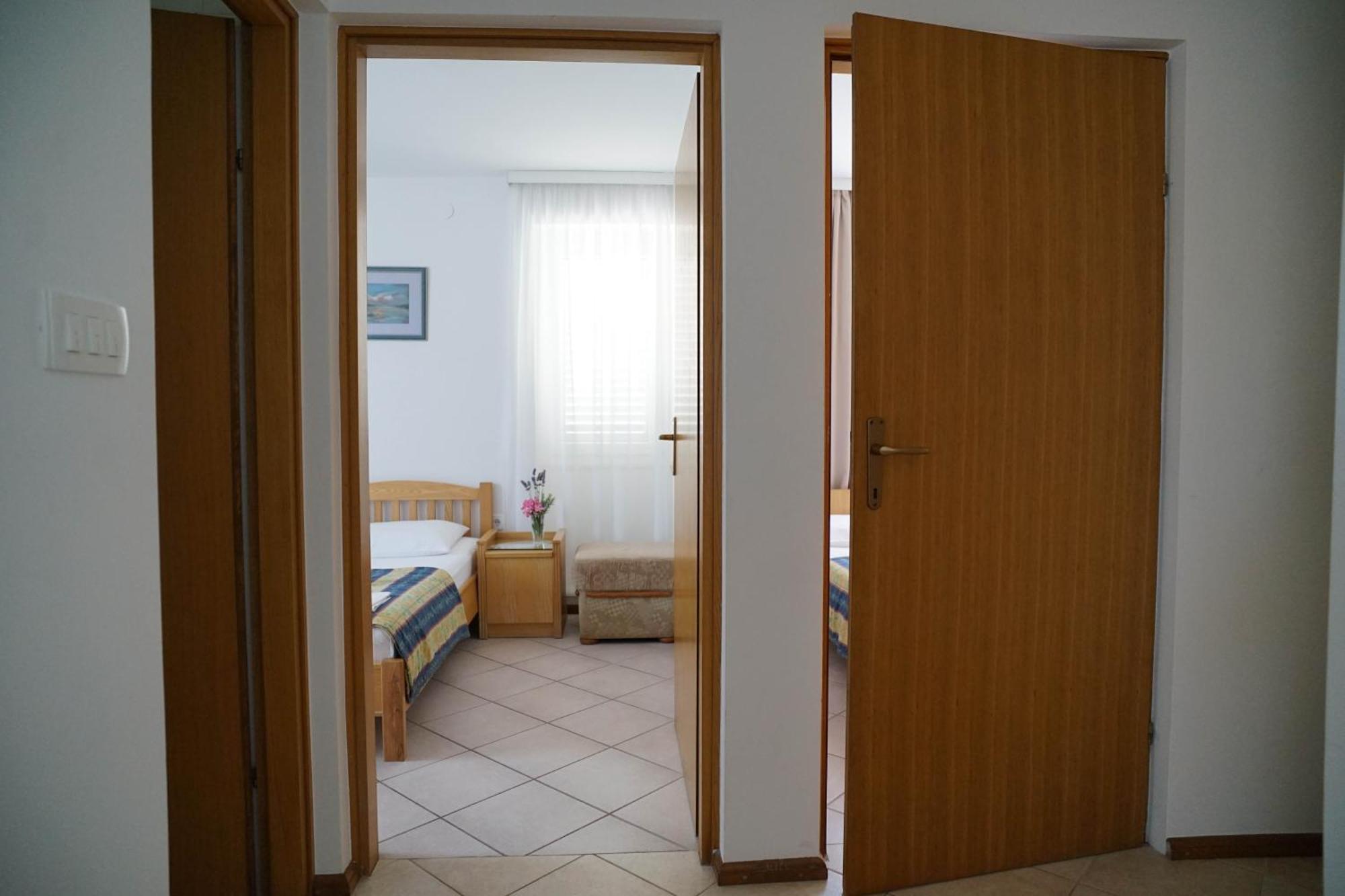 אומאג Apartments And Rooms Degra מראה חיצוני תמונה