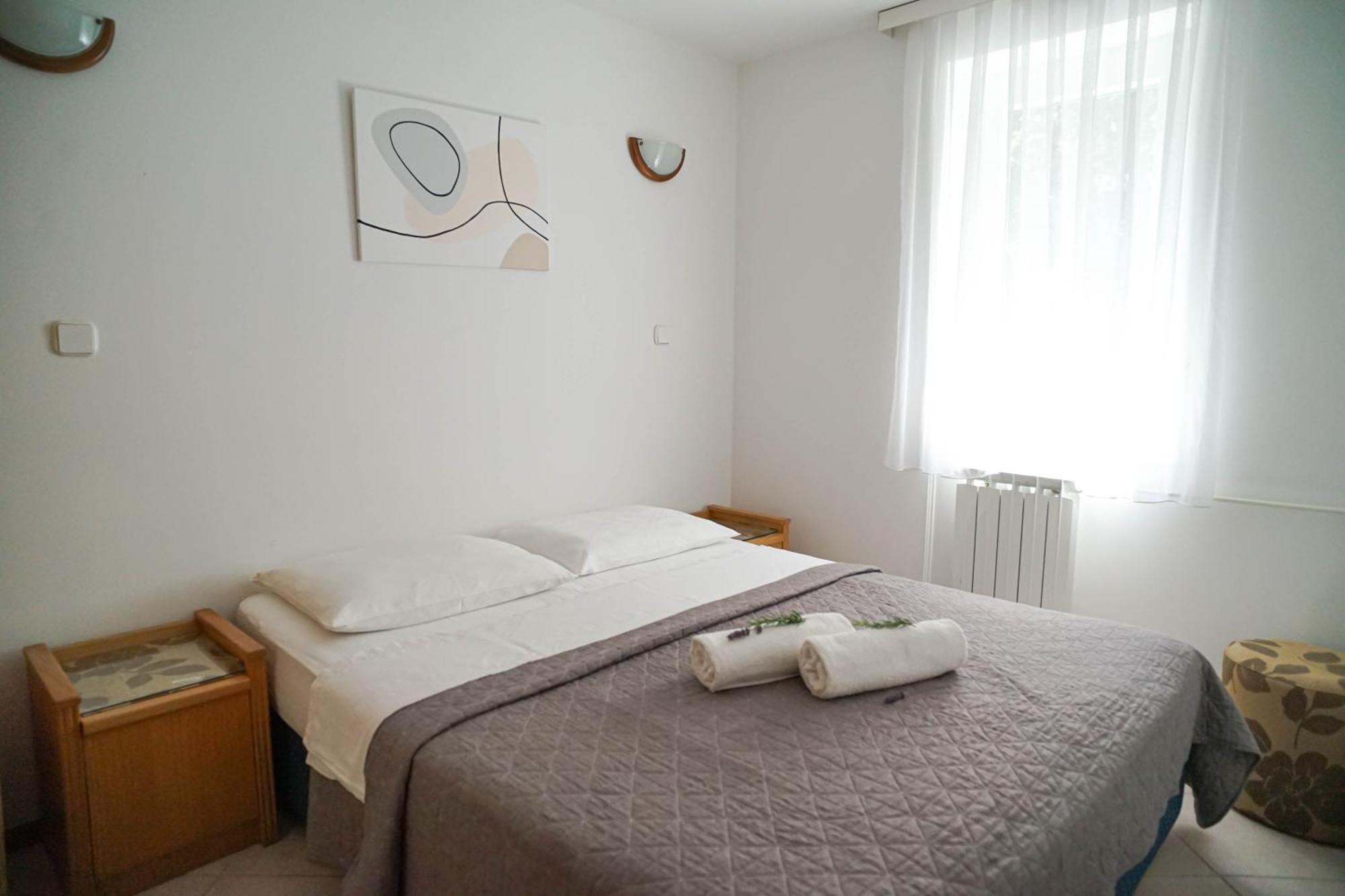 אומאג Apartments And Rooms Degra מראה חיצוני תמונה