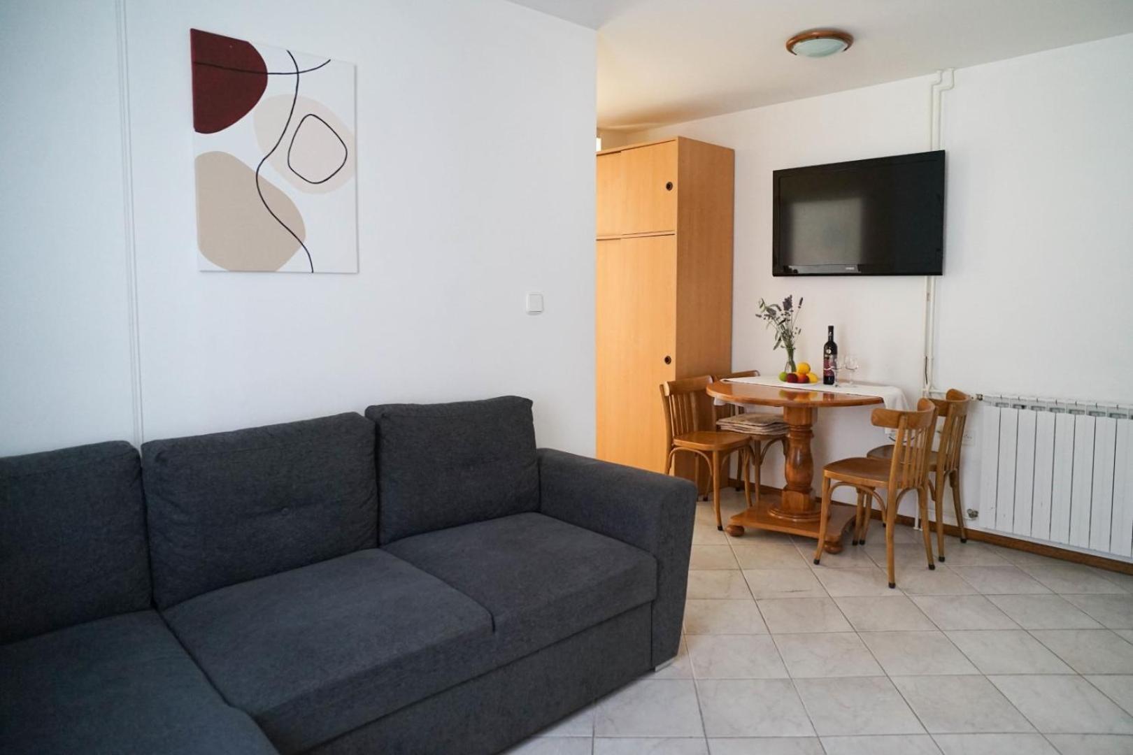 אומאג Apartments And Rooms Degra מראה חיצוני תמונה