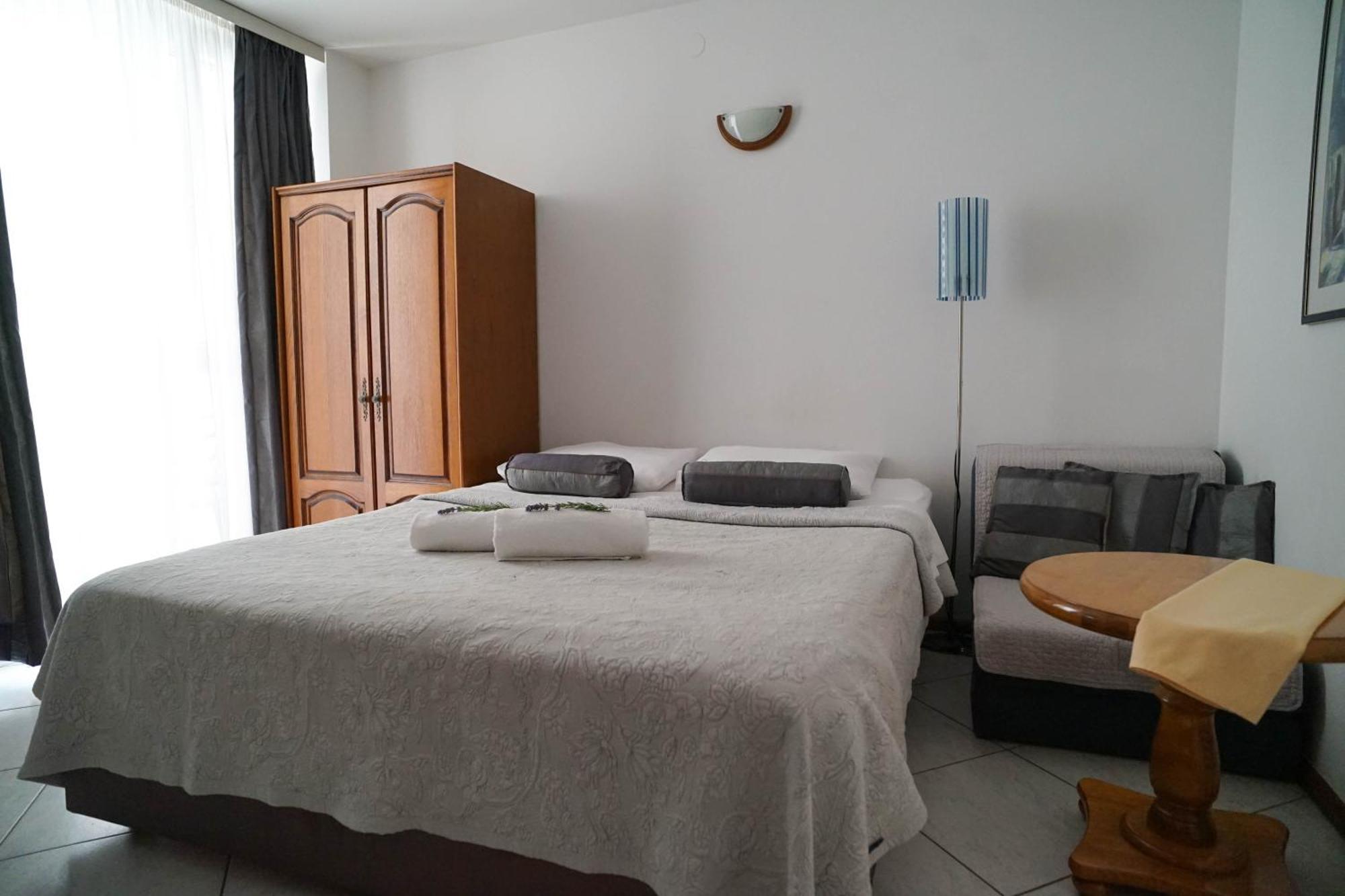 אומאג Apartments And Rooms Degra מראה חיצוני תמונה