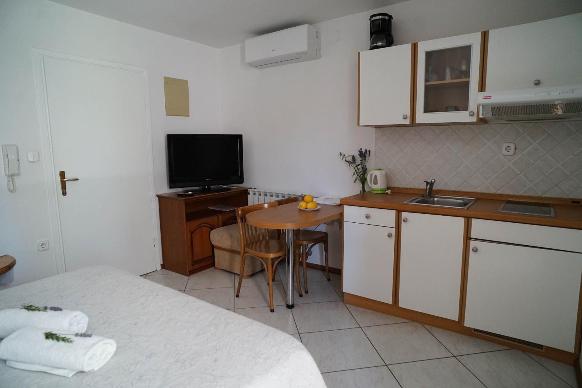 אומאג Apartments And Rooms Degra חדר תמונה