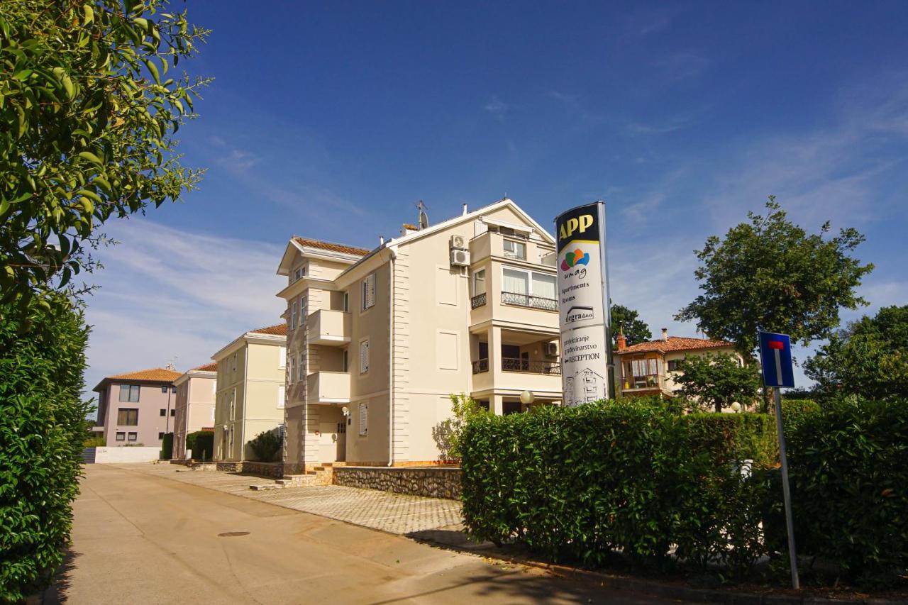אומאג Apartments And Rooms Degra מראה חיצוני תמונה