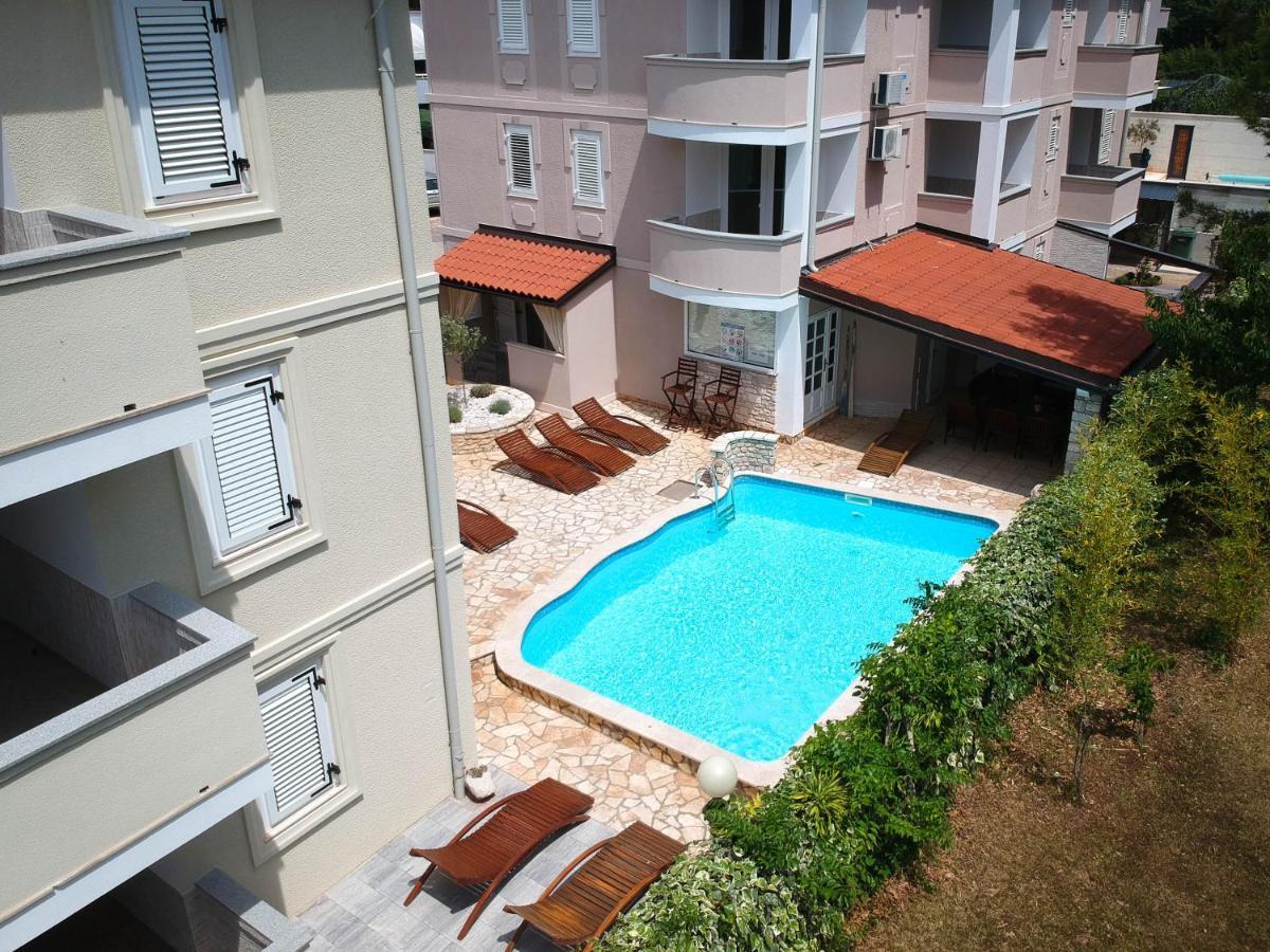 אומאג Apartments And Rooms Degra מראה חיצוני תמונה