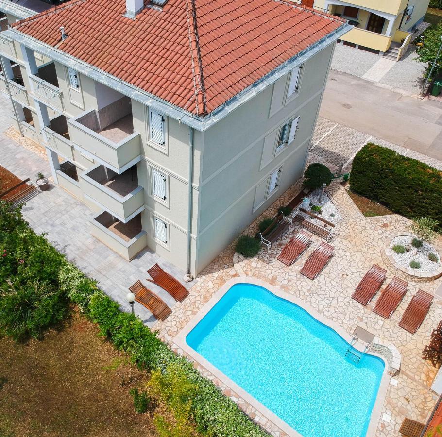 אומאג Apartments And Rooms Degra מראה חיצוני תמונה