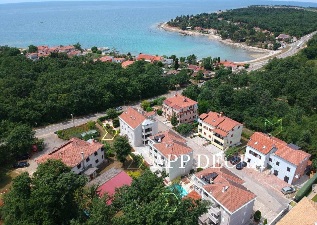 אומאג Apartments And Rooms Degra מראה חיצוני תמונה