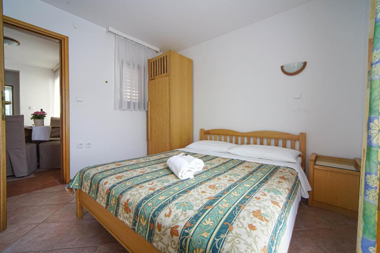 אומאג Apartments And Rooms Degra מראה חיצוני תמונה