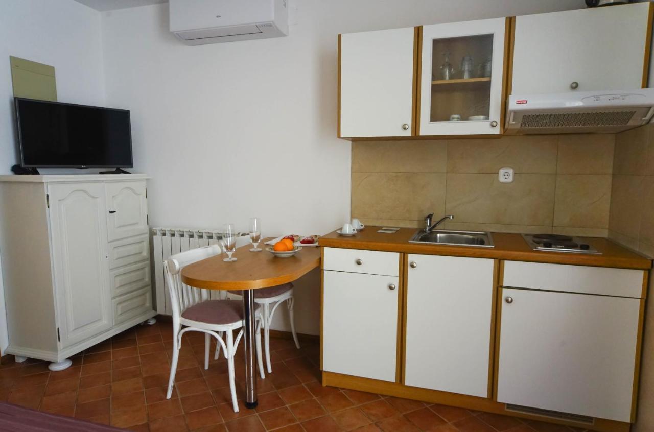 אומאג Apartments And Rooms Degra מראה חיצוני תמונה