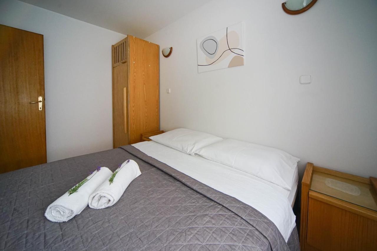 אומאג Apartments And Rooms Degra מראה חיצוני תמונה
