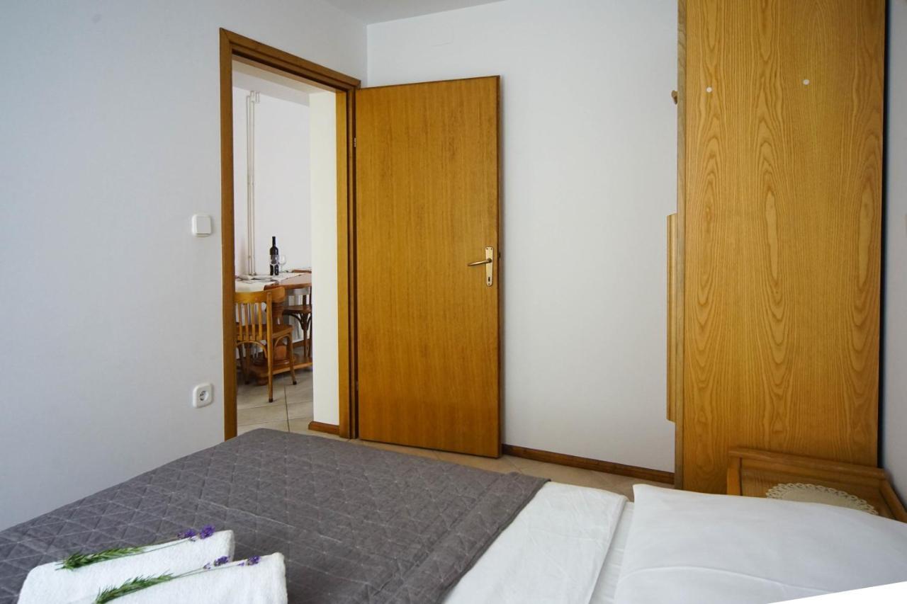 אומאג Apartments And Rooms Degra מראה חיצוני תמונה