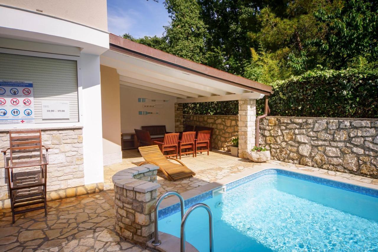 אומאג Apartments And Rooms Degra מראה חיצוני תמונה