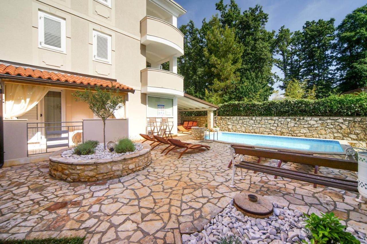 אומאג Apartments And Rooms Degra מראה חיצוני תמונה