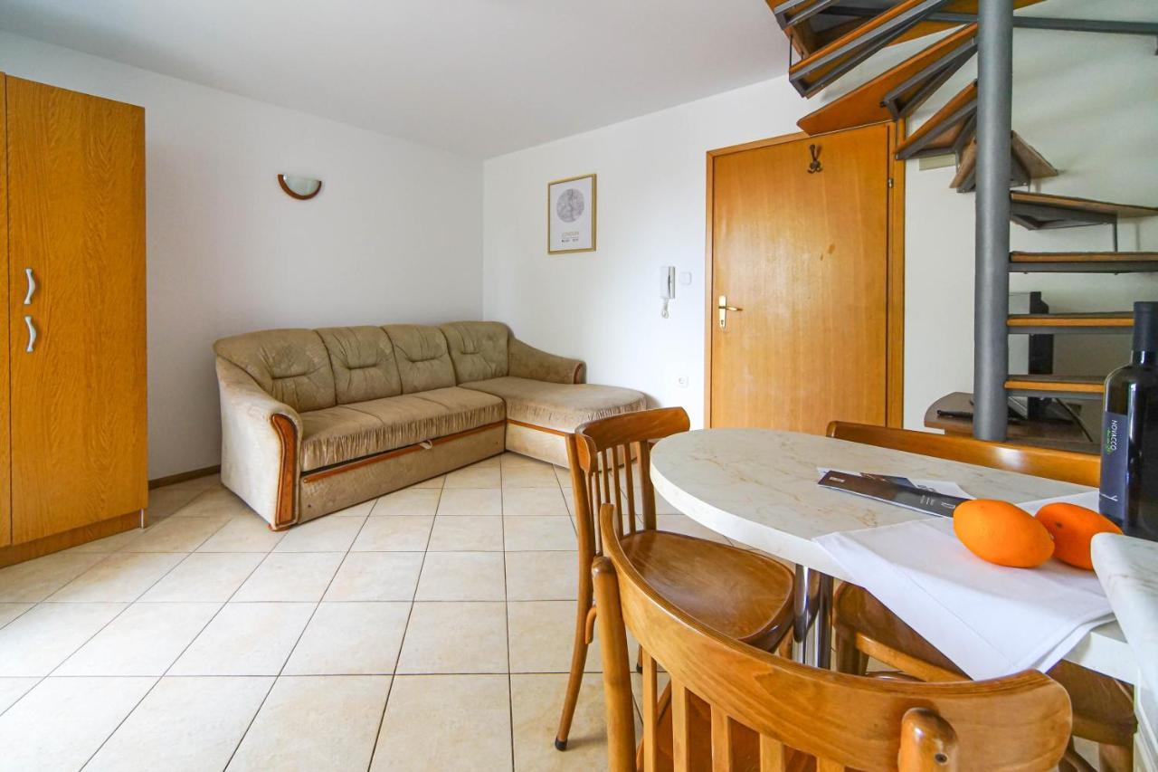 אומאג Apartments And Rooms Degra מראה חיצוני תמונה